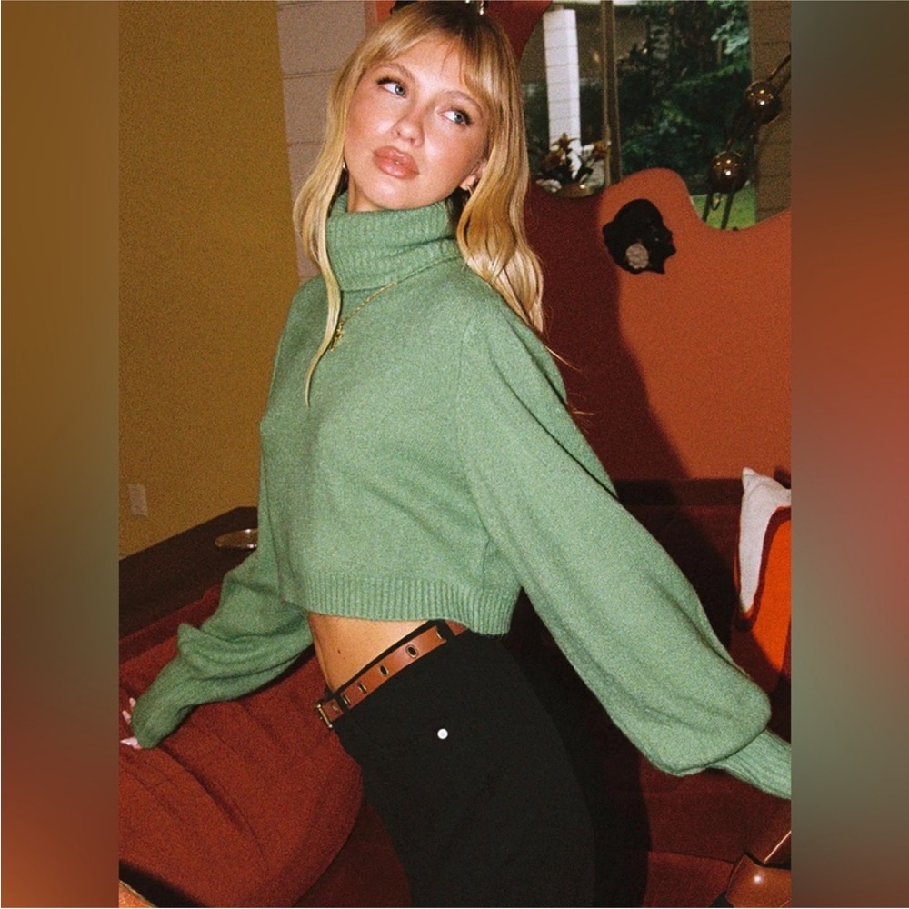 Princess Polly Light Green Cropped Turtleneck Sweater, size 6